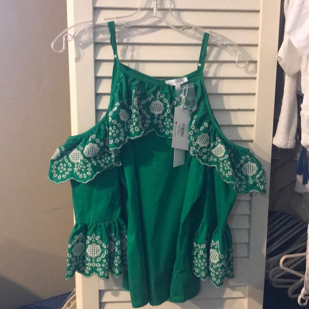 BNWT Blouse w/ embroidery. runs small